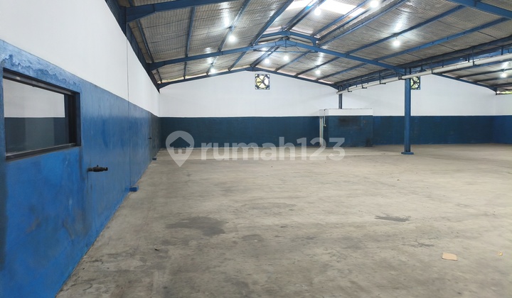 Warehouse for Rent, Ready to Live In, Includes Office, Strategic Location