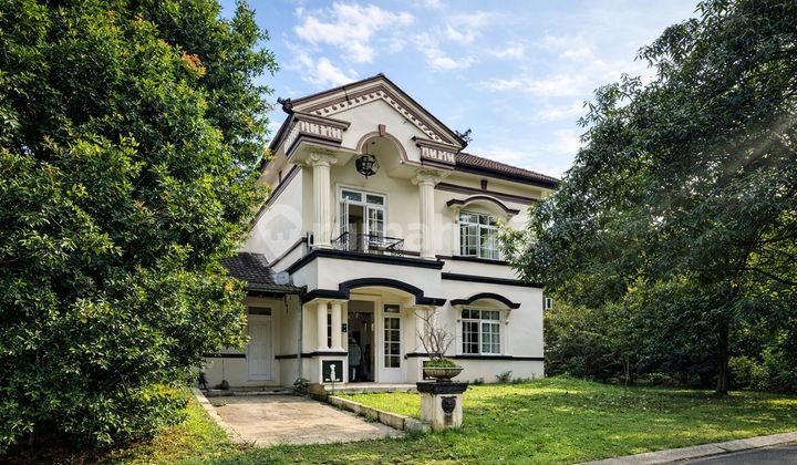 Dijual Rumah Luas Bergaya Clasik Bebas Banjir Dilegenda Wisata Cibubur