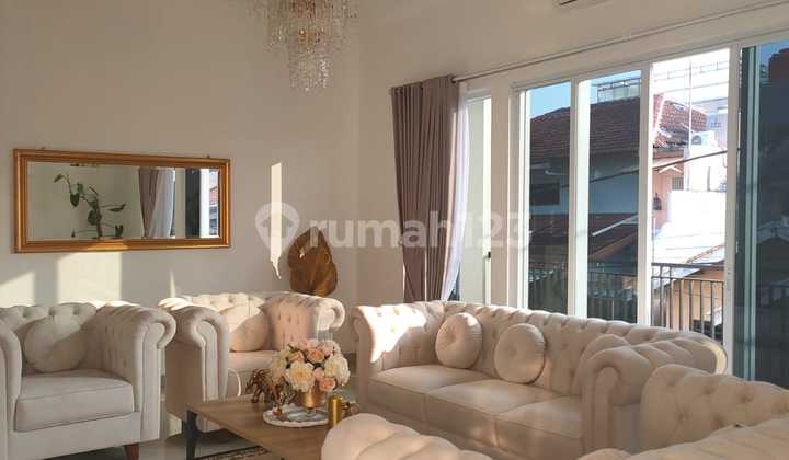 Rumah Hook 3 Lantai Di Jati Bening Bebas Banjir  2