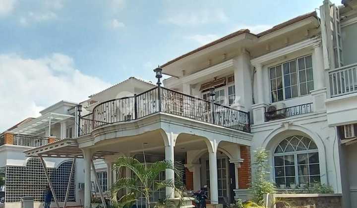 Two-Story House with Access Near the Kotawisata Cibubur Toll Gate Entrance
