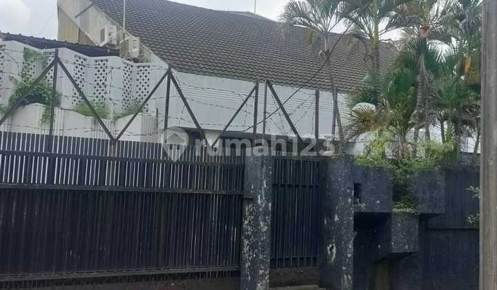 For Quick Sale Old House in Kebayoran Baru Area 2