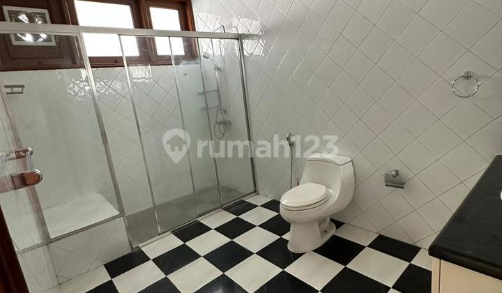 Dijual Cepat Rumah Lokasi Bagus,Sejuk dan Asri di Area Permata Hijau 2