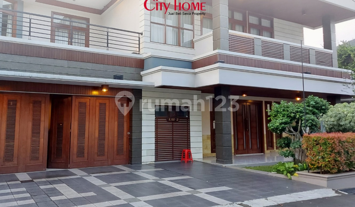 Dijual Rumah Mewah 2 Lantai + Kolam Renang, 7 Kamar Tidur, Parkir 7 Mobil