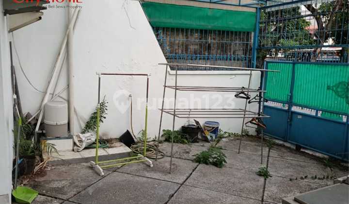 Disewakan Rumah 4 Kamar Furnished Strategis Jakarta Pusat 2