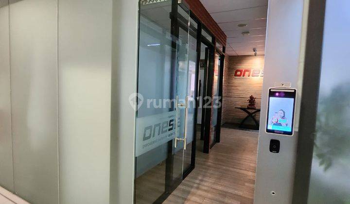 Disewakan Ruang Kantor Soho Capital, Jakarta Barat 1