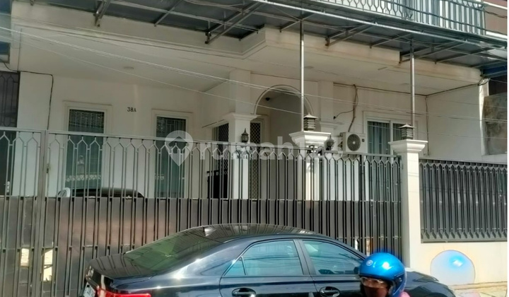 Dijual Rumah Bergaya American Classic, Posisi Hook, Desain Elegan