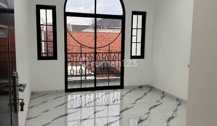 Dijual Rumah di Tanjung Duren, Jakarta Barat Unfurnished 2