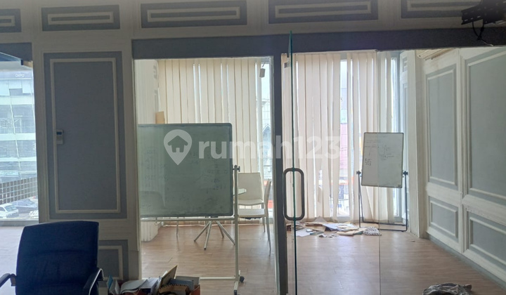 For Rent: Large Shop House in Central Jakarta, Close to Offices and Business Centers 2