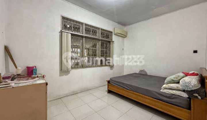 Old House Suitable for Rebuilding, Strategic Location in Taman Ratu (Tr265) 2