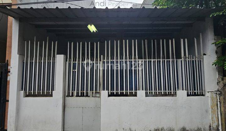 Rumah Tua Hitung Tanah 5x13 lokasi strategis di Tanjung Duren(TD339) 1