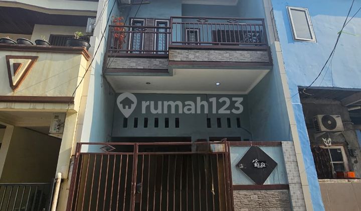 Ready-to-live 4.5x15 house in strategic location at Jelambar (JL313)