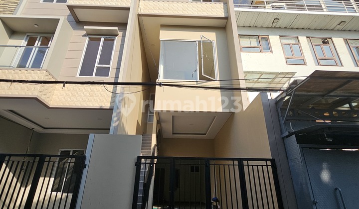 New House 4x15 Ready to Live Strategic Location in Taman Ratu (TR235) 1