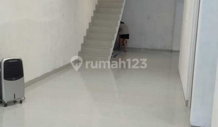 Rumah Baru Bagus Siap Huni Strategis di Taman Ratu(Tr82) 2