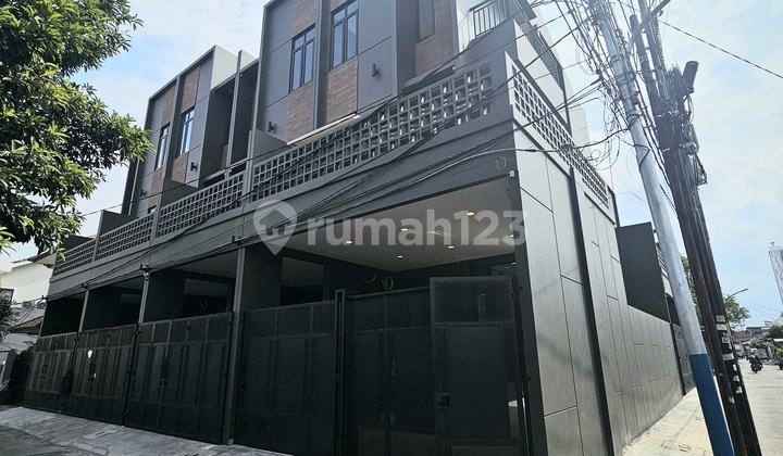 Rumah Hoek 6x13.5 lokasi strategis di Duri Kepa(DK346a) 2