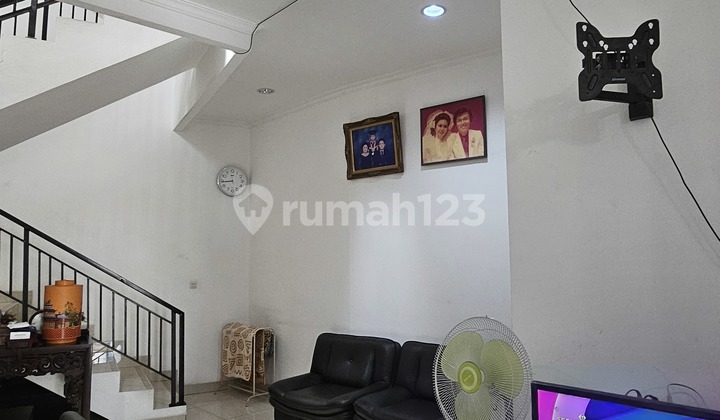 Rumah Besar 8X18 Lokasi Strategis di Tomang(Tm280) 2