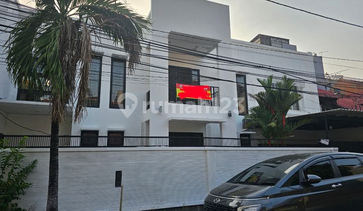 Large 22x16 strategic house in Tanjung Duren (TD393)