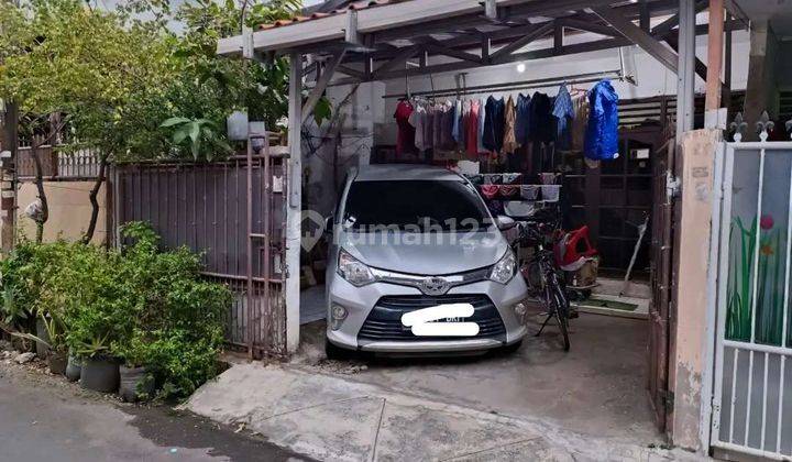 Rumah tua Hitung Tanah Strategis di Taman Ratu(TR127) 1