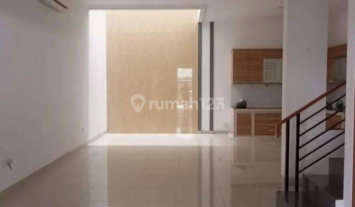 Rumah bagus Siap Huni Strategis Di Taman Ratu(TR125) 11