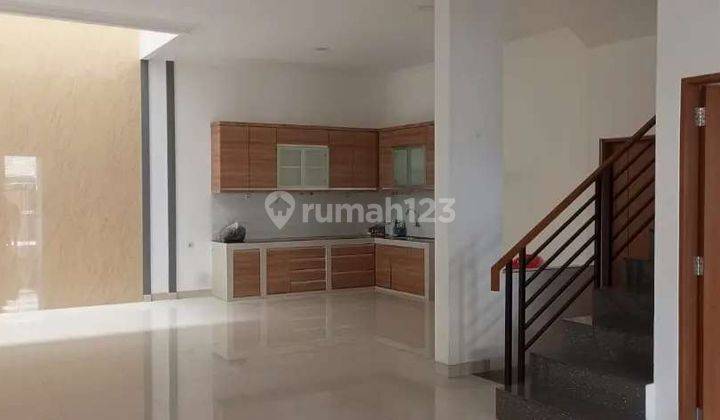 Rumah bagus Siap Huni Strategis Di Taman Ratu(TR125) 13