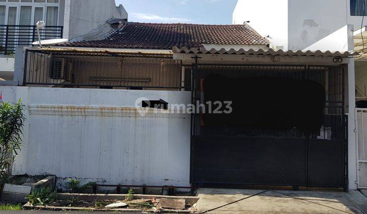 Rumah ukuran 7x13 lokasi strategis di Taman Ratu(TR124) 1