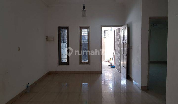 Rumah ukuran 7x13 lokasi strategis di Taman Ratu(TR124) 7