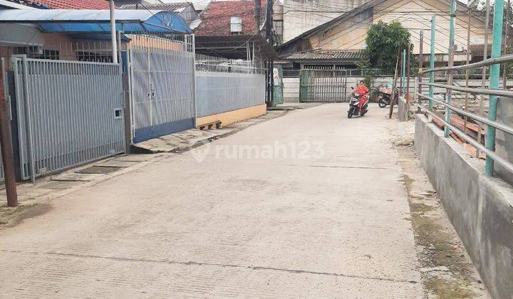 Rumah Tua Hitung tanah Lokasi strategis di Taman Ratu(TR111) 2