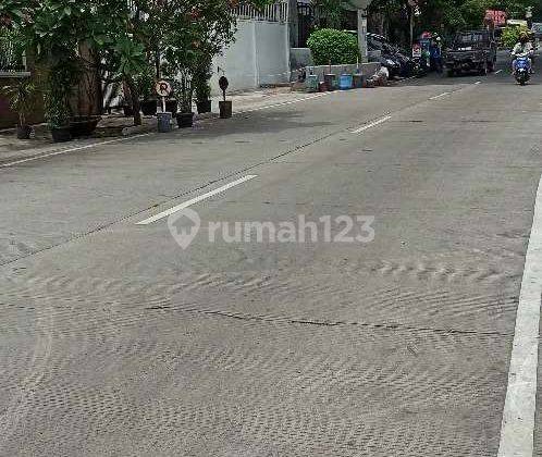 Rumah Ruko Pinggir Jalan 3 lantai di Tomang(TM109) 2