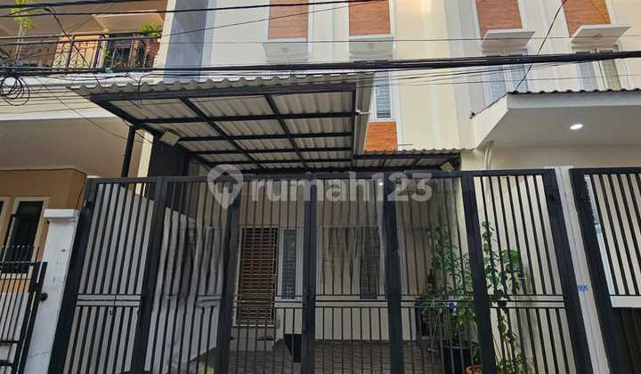 Ready-to-Occupy Fully Furnished Strategic House in Taman Ratu (TR236) 1