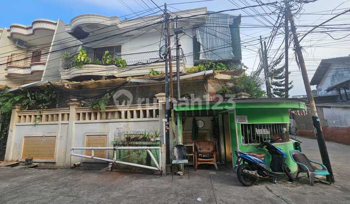 Old corner house 165 meters, strategic location in Duri Kepa (DK419)