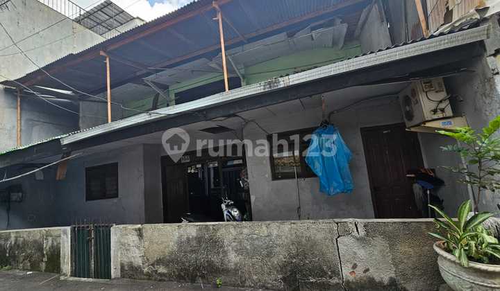 Old House, Land Size 10x11, Strategic Location in Tanjung Duren (TD381)