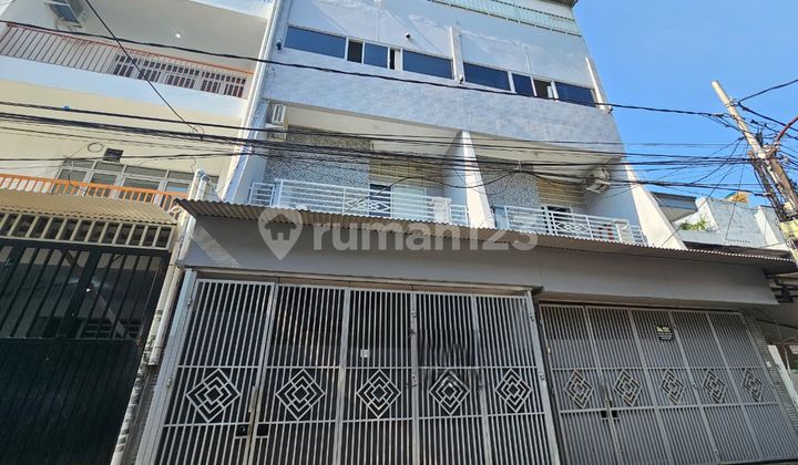 Rumah bagus 10x15 strategis di Jelambar(JL320) 