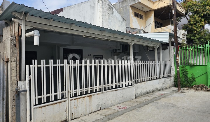 Rumah Tua Hitung tanah 9x15 Strategis di GreenVille(GR97)