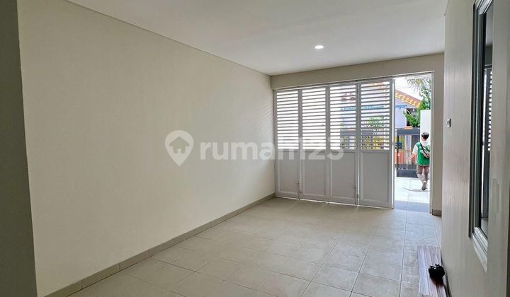 Rumah Baru 2 unit 5x18 strategis di Tomang(TM268) 2