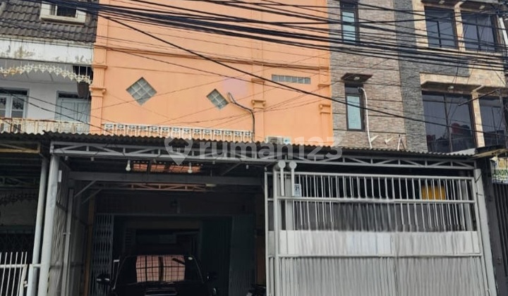 Ruko pinggir jalan 6.5x22 bisa untuk usaha di taman ratu(TR238)