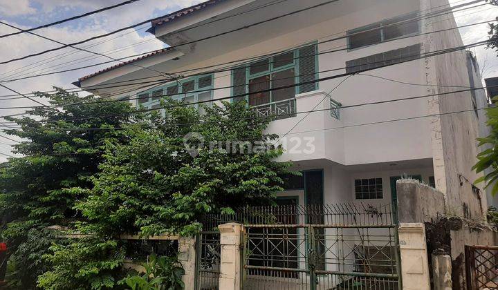 Rumah Hoek Lokasi Strategis Di Taman Ratu(tr163) 1