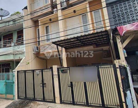 Rumah bagus siap huni 3x16.5 di Tomang(TM162) 1