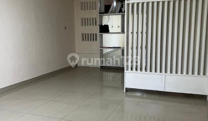Rumah Siap Huni Strategis Di Taman Ratu(GR86) 2