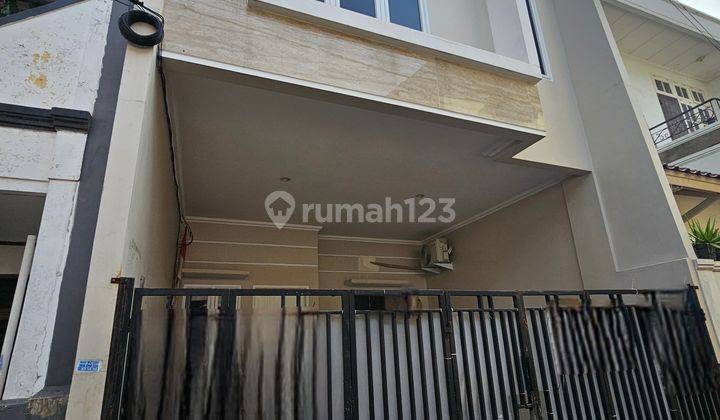 Rumah Siap Huni 5.5x11 lokasi strategis di Tanjung Duren(TD357) 1