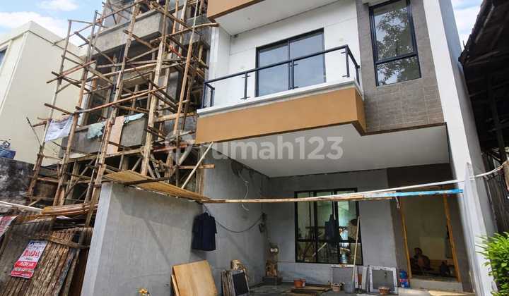 Rumah Baru 5X15 Jarang Ada di Taman Ratu(Tr269)
