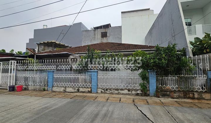 16x15 strategic house in the Tomang Mas Villa complex, Duri Kepa (DK410)