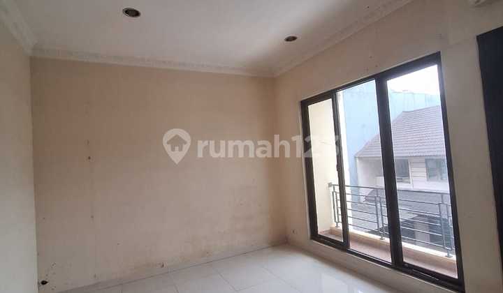 Rumah dalam komplek 10x15 di Taman Ratu(TR246) 2