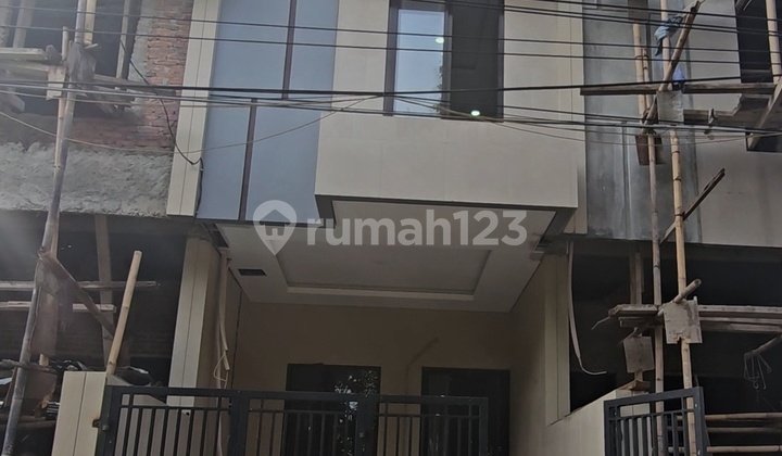 Rumah Baru 4X13 Lokasi Strategis di Duri Kepa(Dk441) Rumah Baru 4X13 Lokasi Strategis di Duri Kepa(Dk441)