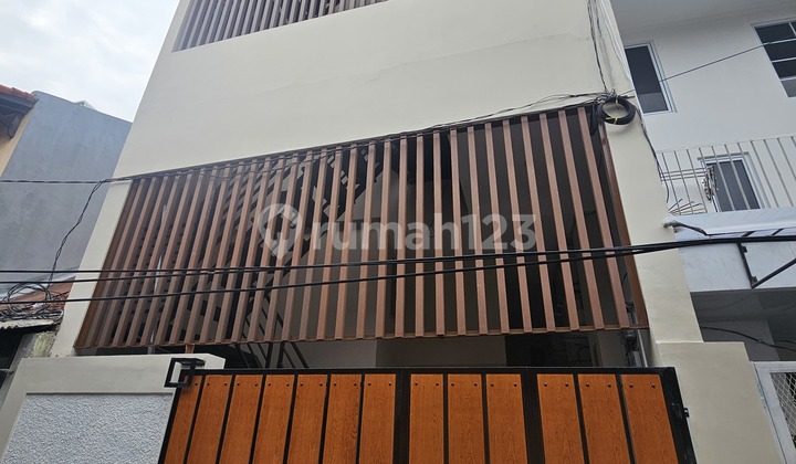 Profitable 12-room boarding house in Tanjung Duren (TD384b)