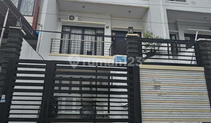 Rumah Siap Huni 6X16 Bebas Banjir di Taman Ratu(Tr266)