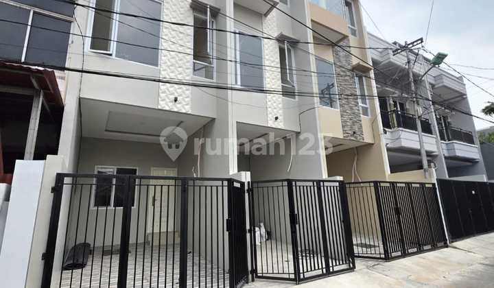 Rumah Baru 3X14.5 Strategis di Tomang(Tm277) 2