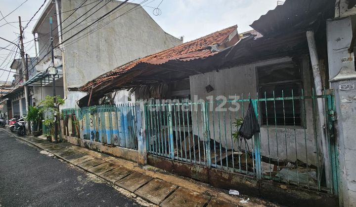 Rumah Tua Lokasi strategis bisa jadi kos di Tanjung Duren(TD375) 2