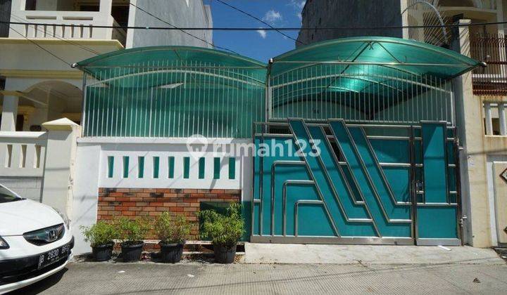 Rumah 126m2 lokasi strategis di Taman Ratu(TR230) 2