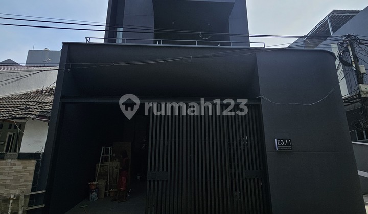 Rumah Baru Hoek 8x16 Lokasi Strategis Di Taman Ratu(TR227)