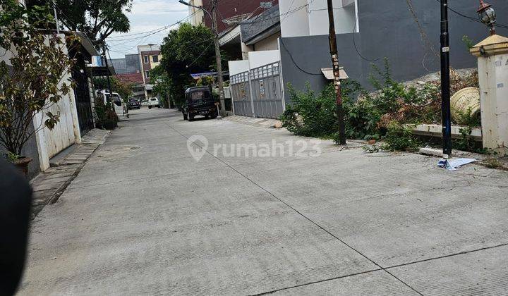 Rumah Tua 9x20 lokasi strategis di Taman ratu(TR214) 2