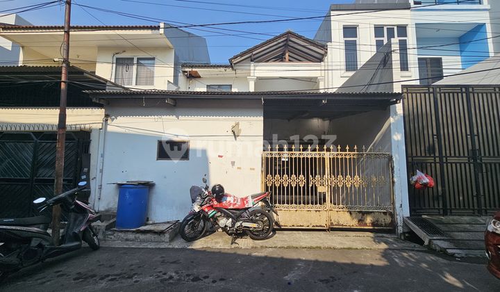 Rumah tua hitung tanag lokasi trategis di taman ratu(TR255)